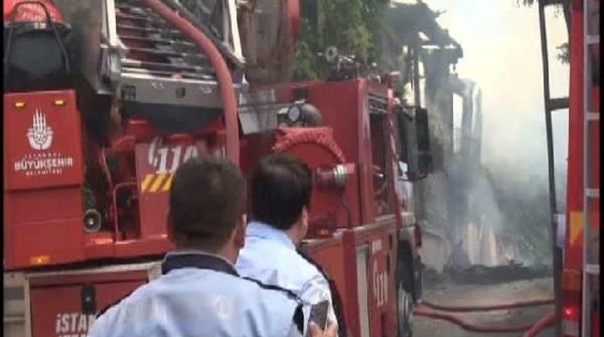 Seyyar Satıcının T&uuml;p&uuml;, Bakırcıbaşı K&ouml;şk&uuml;'n&uuml; Yok Etti