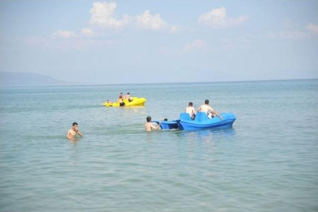 G&ouml;l Kenarındaki Piknik Acı Bitti