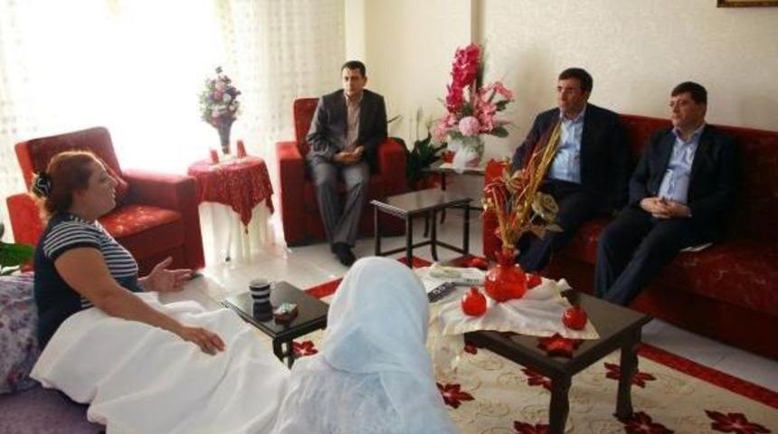 Bakan Yılmaz'dan, Dha Muhabiri Canan Altıntaş'a Ge&ccedil;miş Olsun Ziyareti