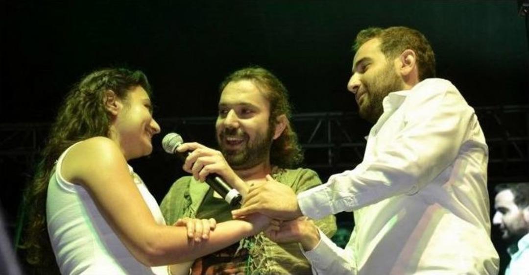 Magazin Muhabirinden Halil Sezai Konserinde Evlenme Teklifi
