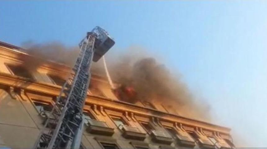 Laleli'de Korkutan Otel Yangını...