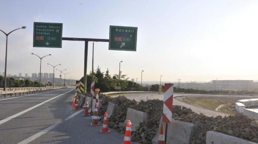 K&ouml;rfez K&ouml;pr&uuml;s&uuml; Bağlantı Yolu D&uuml;zenleme &Ccedil;alışması D&uuml;n Gece Tem'i Kilitledi