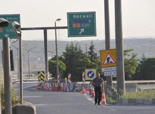 K&ouml;rfez K&ouml;pr&uuml;s&uuml; Bağlantı Yolu D&uuml;zenleme &Ccedil;alışması D&uuml;n Gece Tem i Kilitledi 1