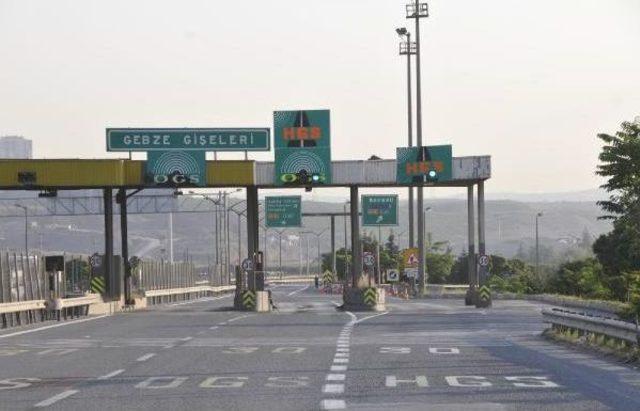 K&ouml;rfez K&ouml;pr&uuml;s&uuml; Bağlantı Yolu D&uuml;zenleme &Ccedil;alışması D&uuml;n Gece Tem i Kilitledi 2