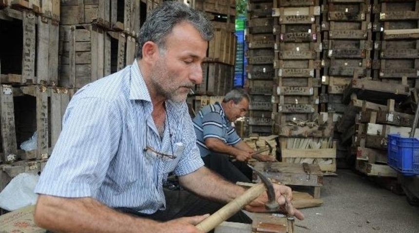 Toptancı Halde, 40 Yıldır Sandık Tamiri Yapıyorlar