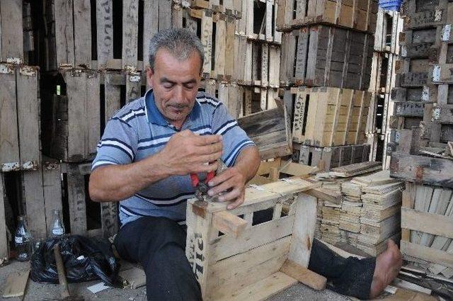 Toptancı Halde, 40 Yıldır Sandık Tamiri Yapıyorlar 1