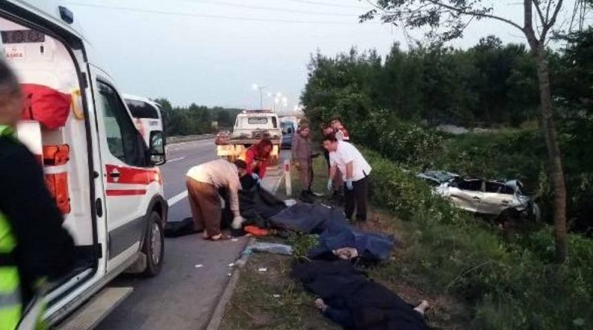 Tem'de Bariyerlere &Ccedil;arpan Otomobil Su Kanalına U&ccedil;tu: 4 &Ouml;l&uuml;
