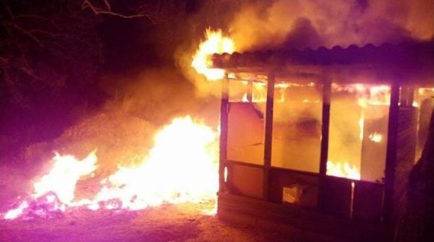 Erdek'te Piknik Alanındaki Baraka B&ouml;yle Yandı