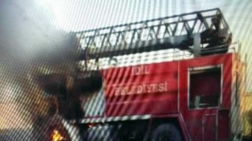 Anız Yangınına Giden İtfaiye Aracı Yandı