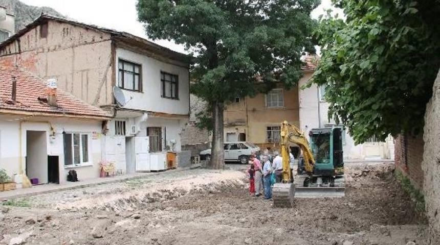 Vakıf Arazisinin Kiralanmasına Mahalle Halkından Tepki