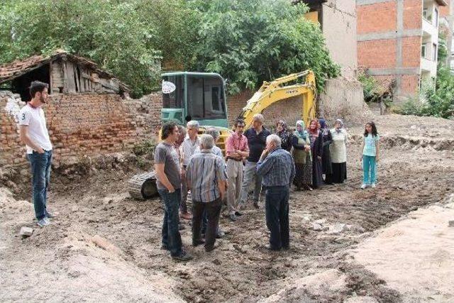Vakıf Arazisinin Kiralanmasına Mahalle Halkından Tepki 1