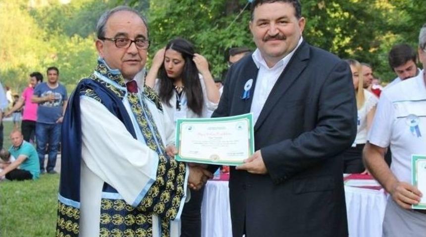 Honaz Meslek Y&uuml;ksekokulu&rsquo;nda Mezuniyet Coşkusu