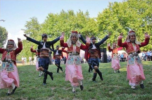 Honaz Meslek Yüksekokulu’nda Mezuniyet Coşkusu