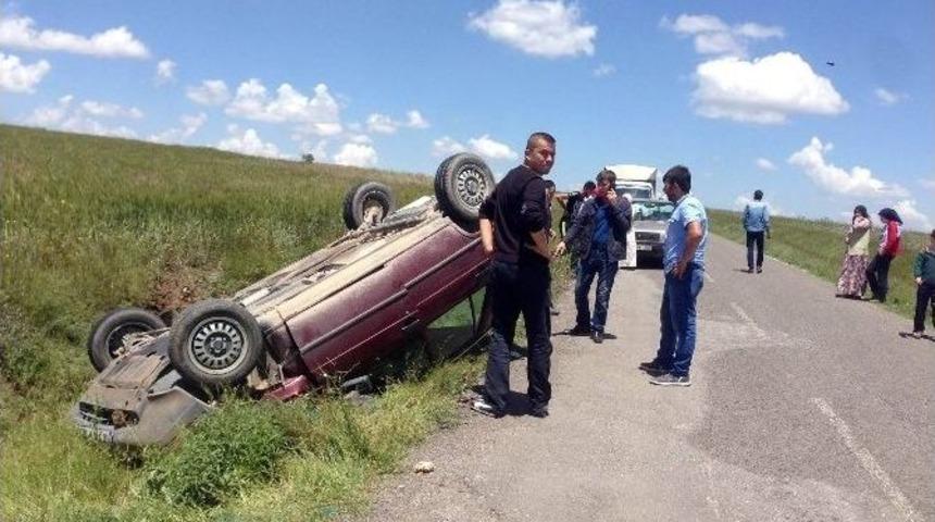 S&uuml;r&uuml;c&uuml;, Otomobil Kullanırken Kalp Krizi Ge&ccedil;irdi: 2 Yaralı