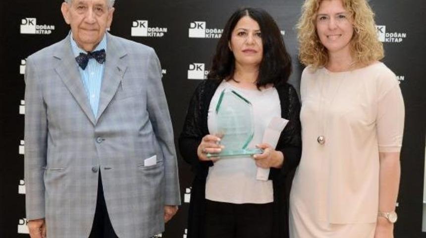 Duygu Asena Roman &Ouml;d&uuml;l&uuml;, Menekşe Toprak&rsquo;A Verildi