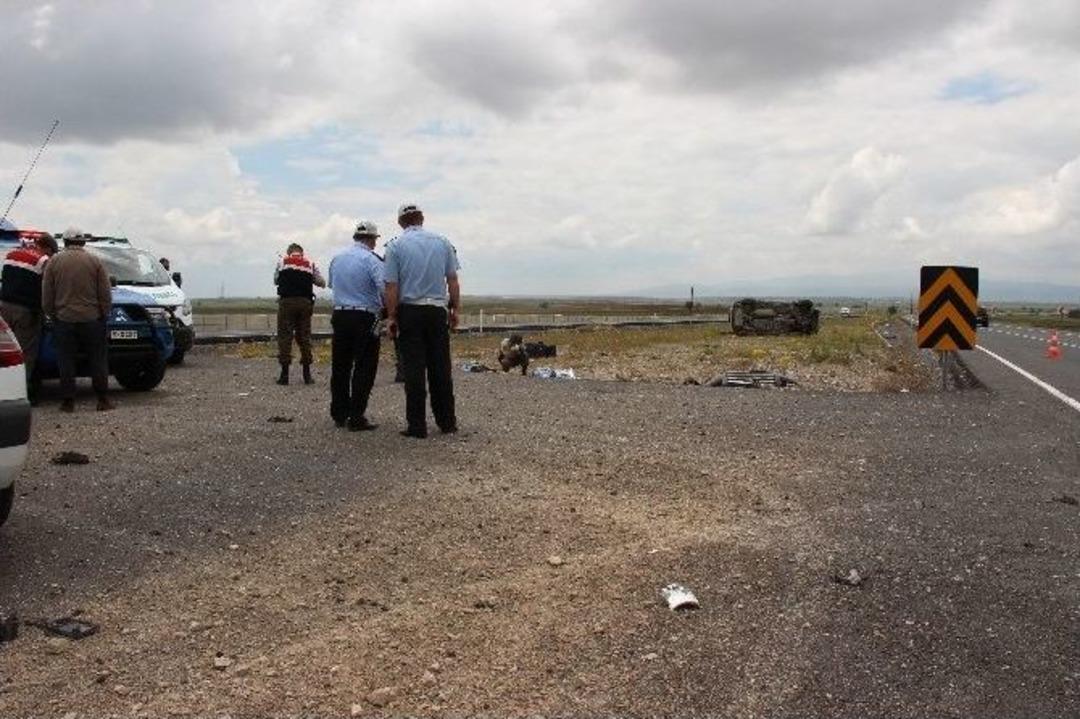 Kayseri&rsquo;de Trafik Kazası: 2 &Ouml;l&uuml;