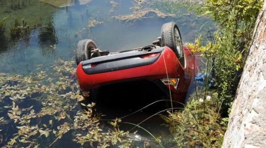 4 Aylık Bebeğin De I&ccedil;inde Bulunduğu Otomobil Kanala U&ccedil;tu