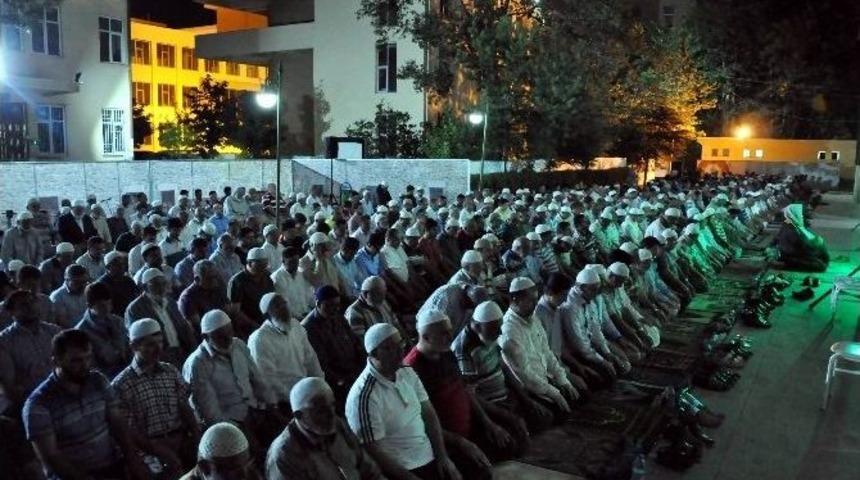 Ne&uuml;&rsquo;de G&ouml;k Kubbe Altında Ramazan Geceleri