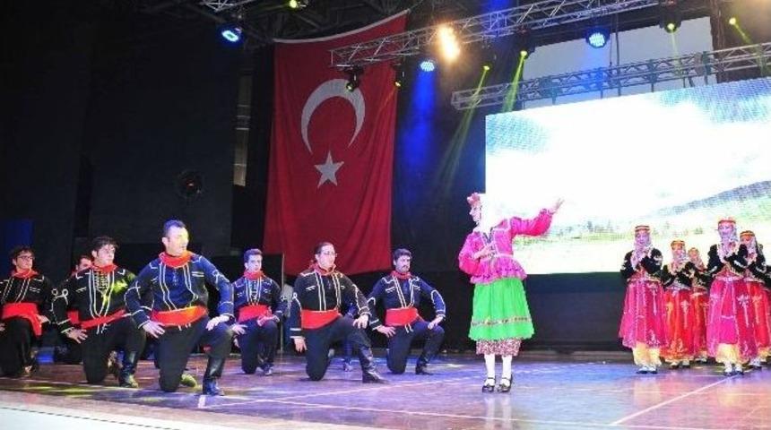 Bal&ccedil;ova&rsquo;da Halk Oyunları Şenliği