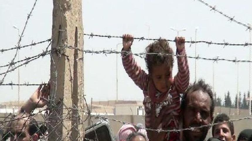 Sınırda Hem Gelmek Isteyen, Hem Gitmek Isteyenler Bekliyor (6)