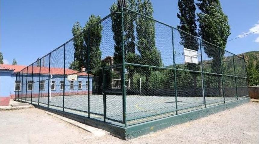 Hizan Kaymakamlığından Okullara Modern Spor Tesisleri