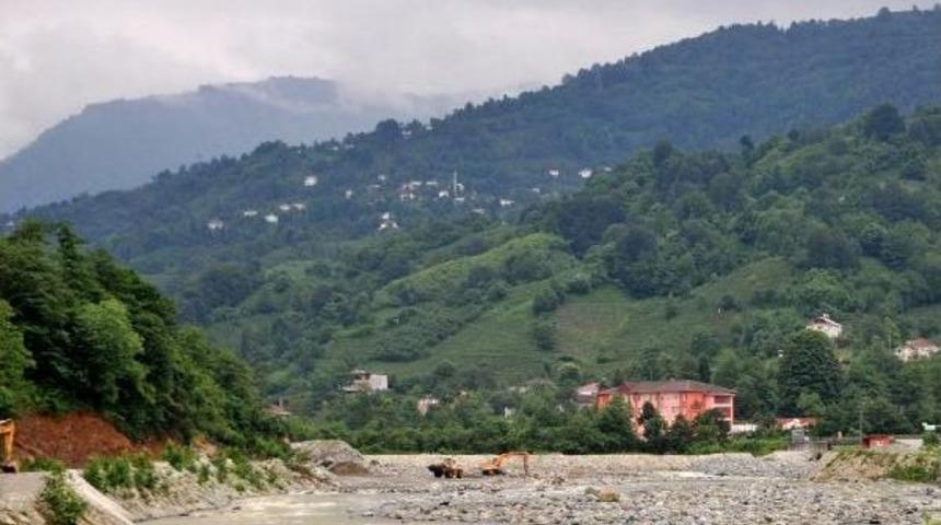 Arhavi'de Hes Kamulaştırması I&ccedil;in Şantiyede Pazarlık Davetine Protesto