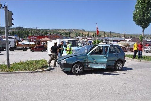 Bozüyük’te Trafik Kazası, 2 Yaralı