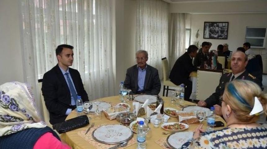 Jandarma G&uuml;m&uuml;şhane&rsquo;de 176. Yaşını Şehit Aileleri Ve Gazilerle Kutladı