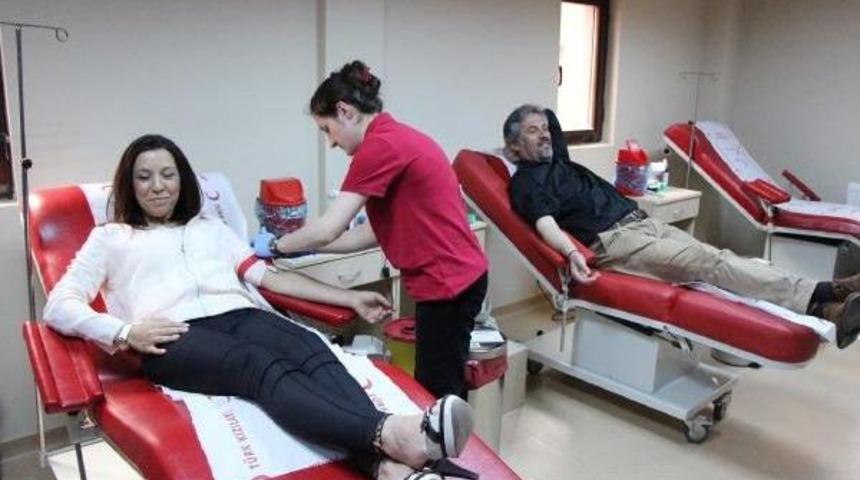 Chp'liler Kemik Iliği Hastası Zeynep I&ccedil;in Kan Verdi