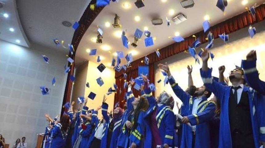 Me&uuml; Sağlık Y&uuml;ksekokulu 14. D&ouml;nem Mezunları Yemin Etti