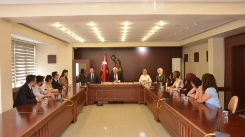 Vali Alimoğlu &Uuml;niversite Birincilerini Kabul Etti