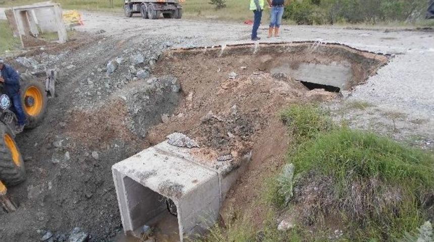 Yağışların Bozduğu Yollar Onarılıyor