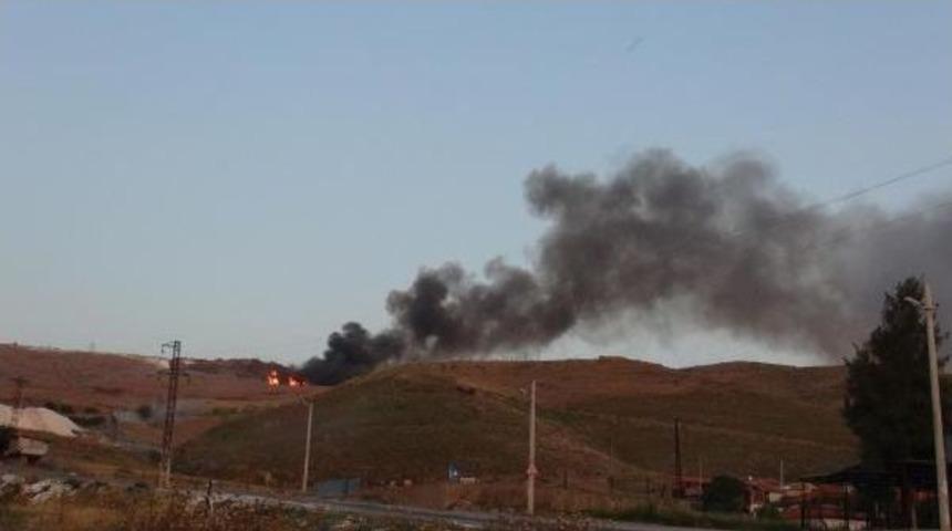 &Ccedil;&ouml;pl&uuml;k Alandaki Yangında G&ouml;ky&uuml;z&uuml; Siyaha B&uuml;r&uuml;nd&uuml;