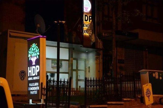 Başkent’te Hdp İçin Anket Yapan 2 Kişiye Bıçaklı Saldırı