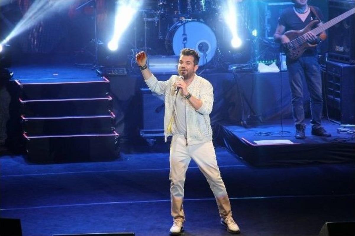 Kenan Doğulu Bursa&rsquo;yı Salladı