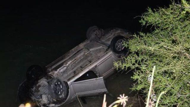 Otomobil Göle Düştü: 1 Yaralı