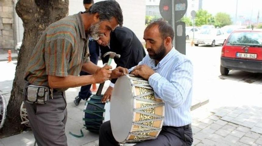Davul Tamircileri Eski G&uuml;nlerini Arıyor