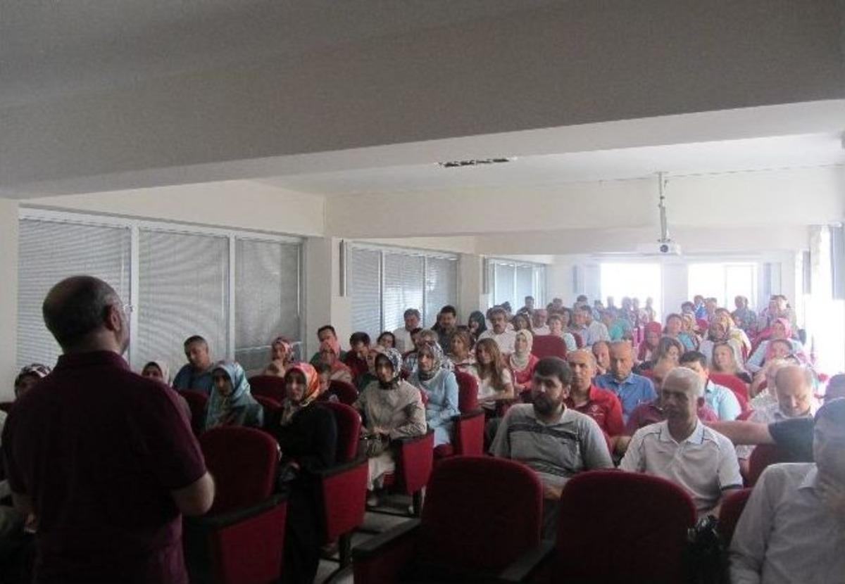 Eğitimcilere Din &Ouml;ğretimi Seminerleri Veriliyor