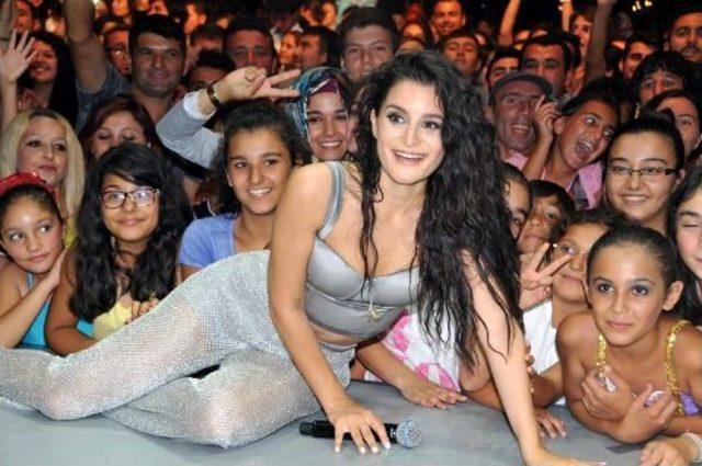 Likya- Kaş Festivali nde  rock&ccedil;ı Imam  Ve Atiye Konser Verdi 1