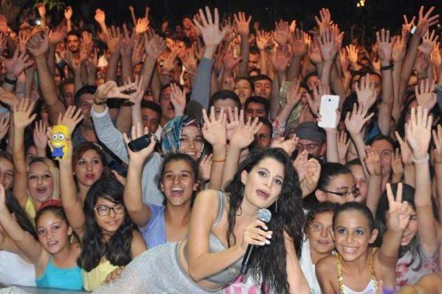 Likya- Kaş Festivali nde  rock&ccedil;ı Imam  Ve Atiye Konser Verdi 2