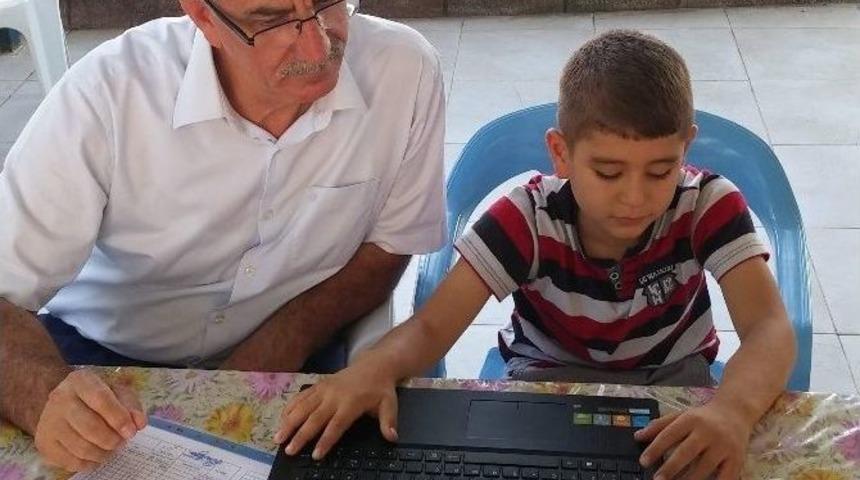 Başkan Kale&rsquo;den G&ouml;rme Engelli Hakkı&rsquo;ya Jest