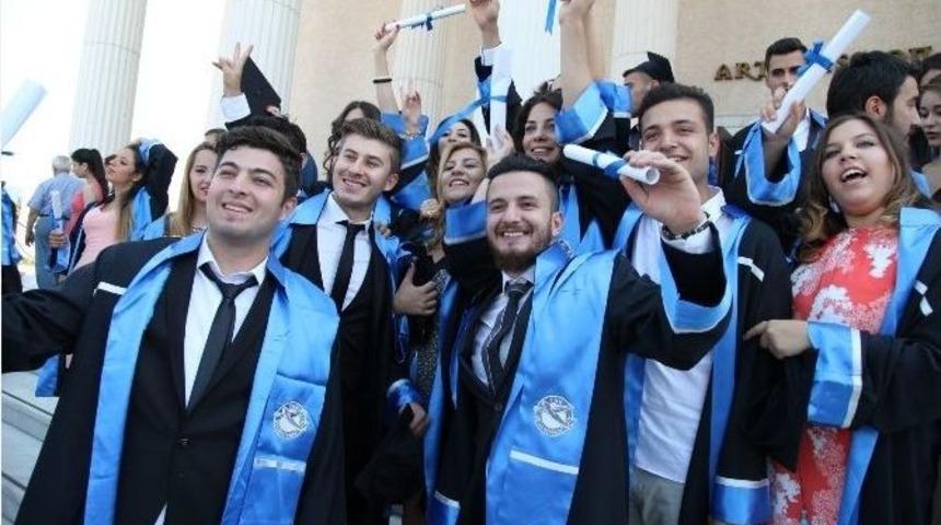 Thk &Uuml;niversitesi İzmir&rsquo;de Mezunlarını Verdi