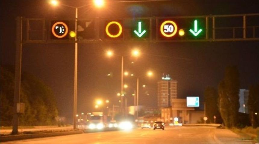 Uyarıcı Levhaların Bir Kısmı Yine &Ccedil;alışmıyor