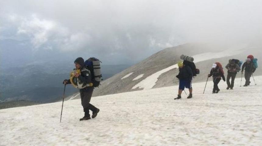 Bursalı Dağcılardan Zorlu Y&uuml;r&uuml;y&uuml;ş