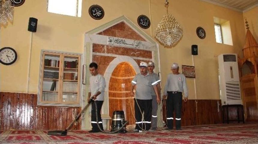 D&ouml;şemealtı Belediyesi Mescit Ve Cami Temizleme Ekibi Kurdu