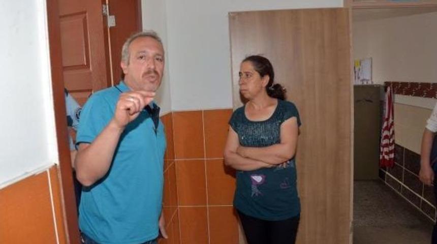 Eşinin Maaşı &Ouml;denmeyince M&uuml;d&uuml;r&uuml;n Boğazına Bı&ccedil;ak Dayadı