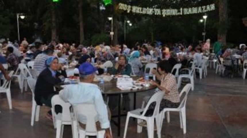 Menderes&rsquo;te Her G&uuml;n Bir Kişiye İftar Verilecek