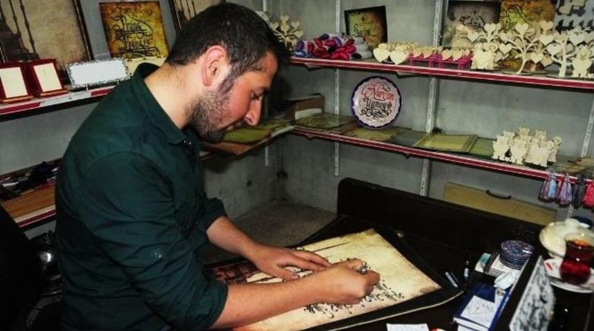 Van’da Kıt İmkanlarla Hat Sanatını Yaymaya Çalışıyor