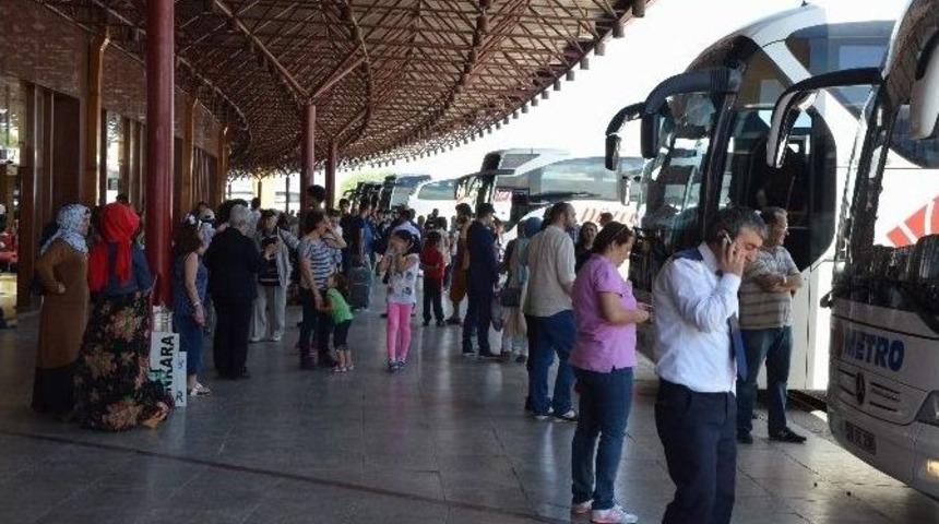 Otogar En Yoğun G&uuml;nlerini Yaşamaya Başladı