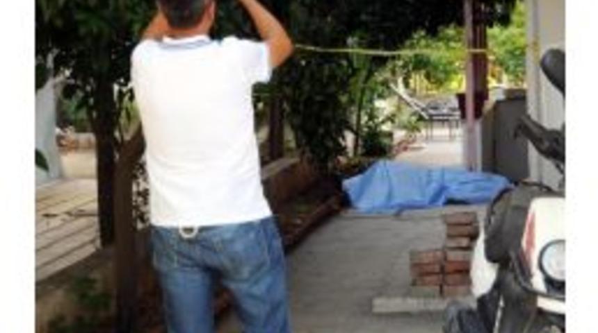 Otel Odasının Penceresinden &Ouml;l&uuml;me Atladı